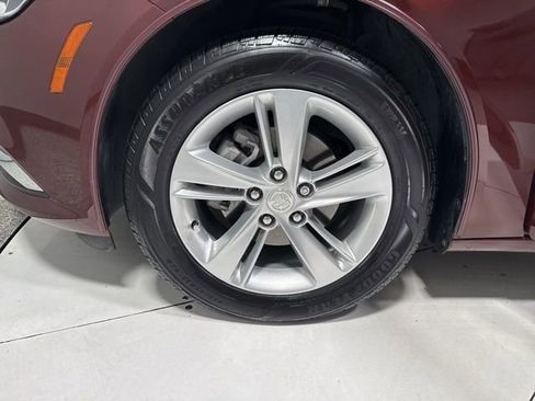 Used 2020 Buick Regal Preferred image 5