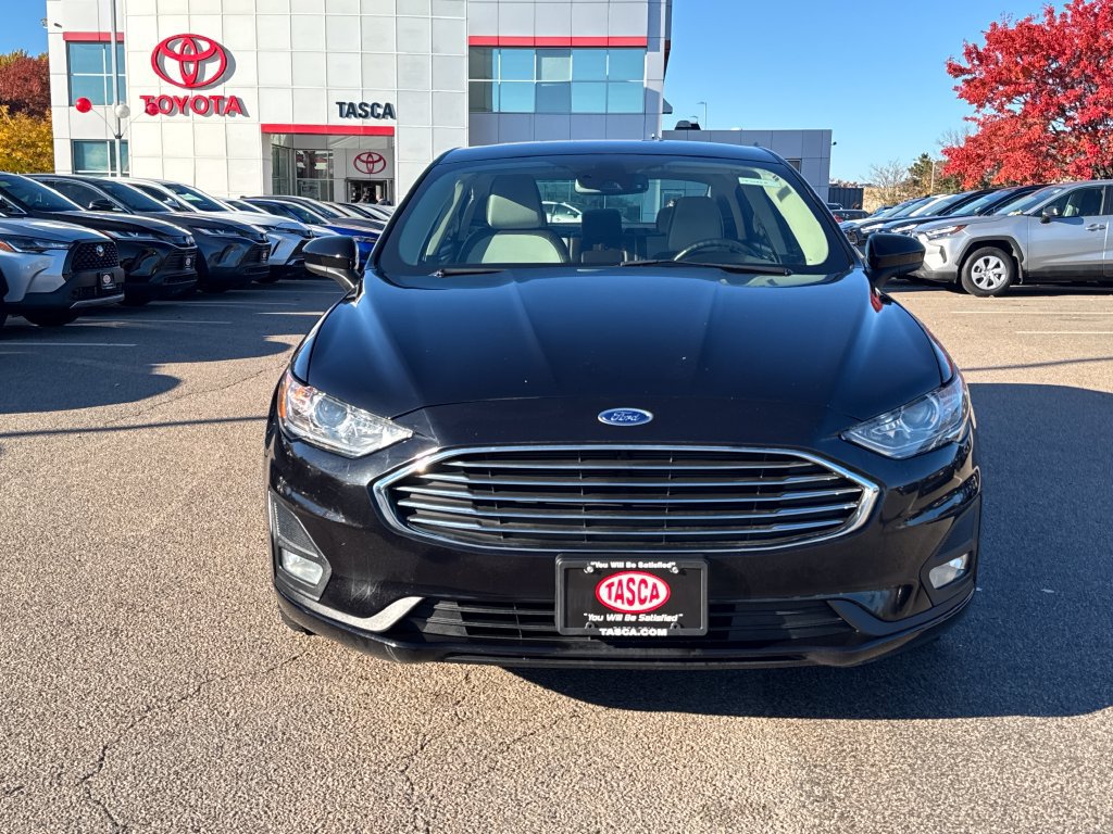 Used 2019 Ford Fusion SE w/ Equipment Group 151A FWD image 2