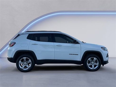 Used 2024 Jeep Compass Latitude image 4