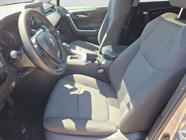 Used 2021 Toyota RAV4 XLE w/ Convenience Package FWD image 16