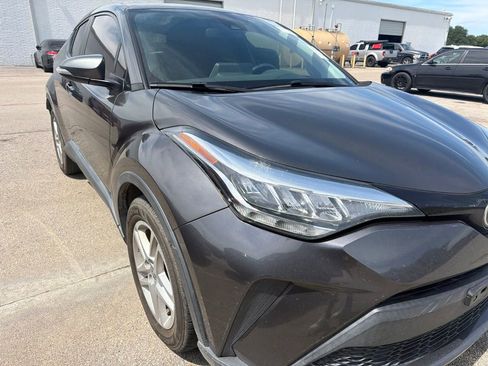 Used 2021 Toyota C-HR LE FWD image 3