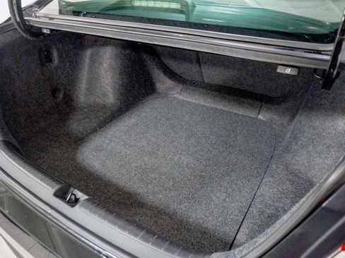 Used 2022 Honda Accord Touring image 9