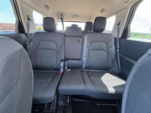 Used 2025 Nissan Pathfinder SV AWD/4WD image 39