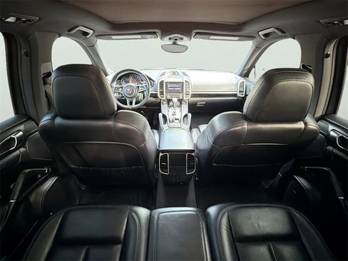 Used 2017 Porsche Cayenne Platinum Edition w/ Premium Package (PJV) image 22