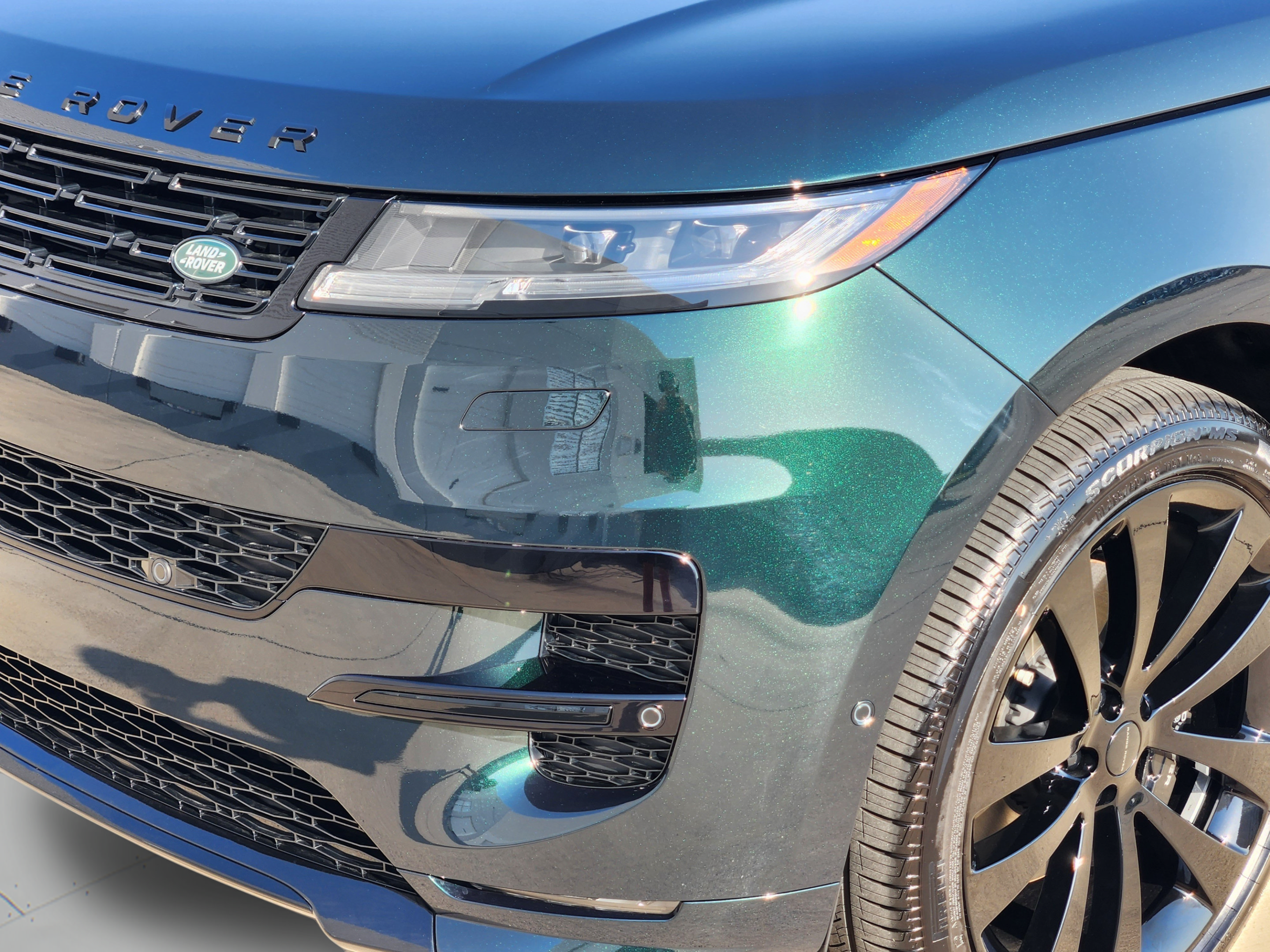 New 2026 Land Rover Range Rover Sport Dynamic SE AWD/4WD image 9
