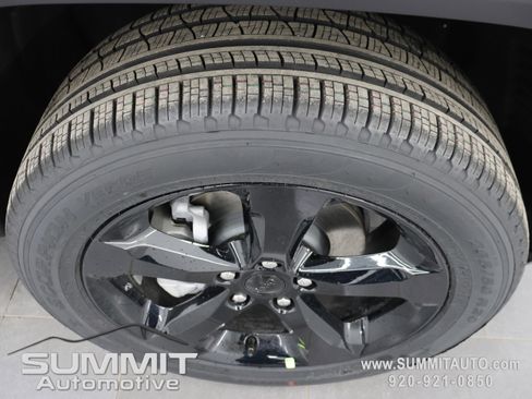 New 2025 Jeep Grand Cherokee Limited w/ Black Appearance Package image 3