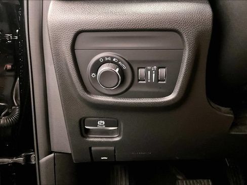 Used 2023 Jeep Grand Cherokee Altitude AWD/4WD image 35
