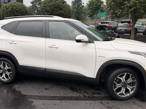 Used 2021 Kia Seltos EX AWD/4WD image 3