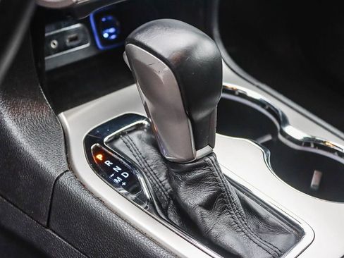 Used 2019 Jeep Grand Cherokee Laredo w/ Laredo X Package image 40