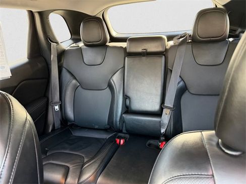 Used 2023 Jeep Cherokee Altitude Lux image 10