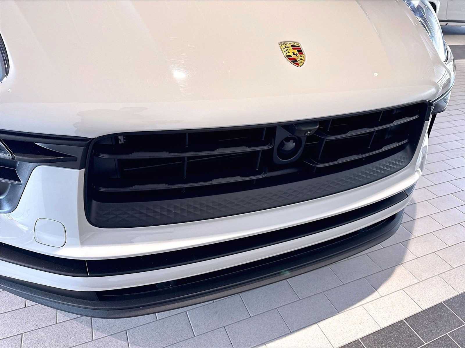 Used 2026 Porsche Macan AWD/4WD image 34