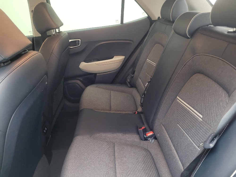 Used 2024 Hyundai Venue Limited FWD image 18