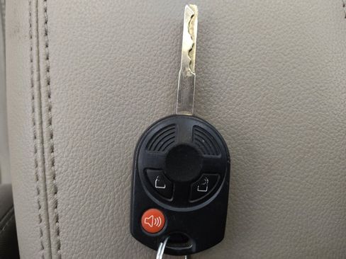 Used 2015 Ford Escape SE image 32