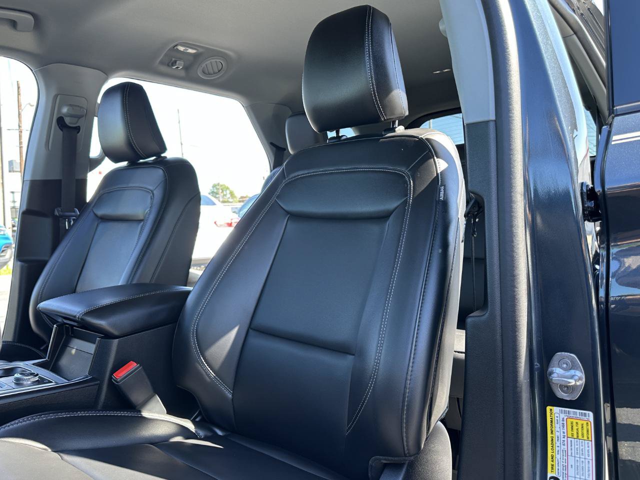 Used 2022 Ford Explorer XLT w/ Equipment Group 202A AWD/4WD image 27