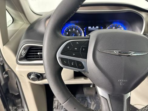 Used 2023 Chrysler Voyager LX FWD image 11