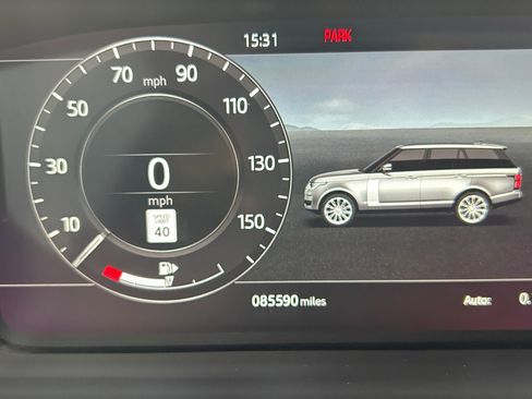 Used 2019 Land Rover Range Rover HSE image 2