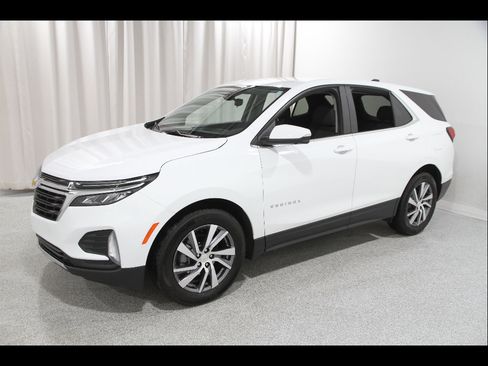 Certified 2024 Chevrolet Equinox LT FWD image 3