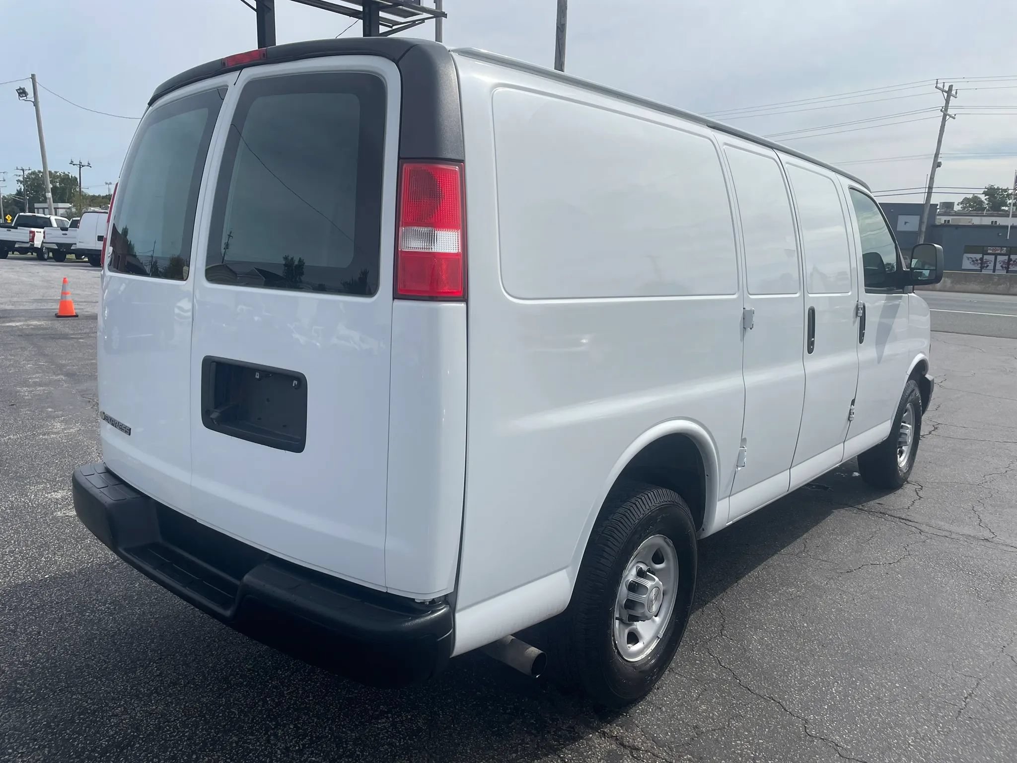 Used 2020 Chevrolet Express 2500 RWD image 5