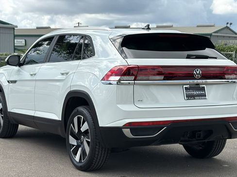 Used 2024 Volkswagen Atlas Cross Sport SE FWD image 9