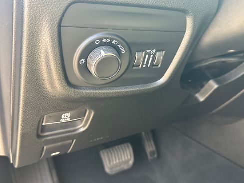 Certified 2025 Jeep Grand Cherokee Altitude AWD/4WD image 34