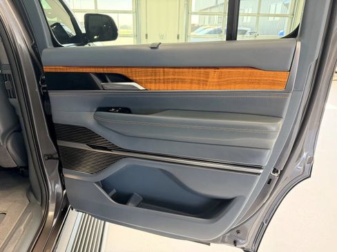 Used 2022 Jeep Grand Wagoneer Series II w/ Convenience Group III AWD/4WD image 25