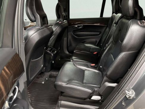 Used 2016 Volvo XC90 T6 Momentum w/ Momentum Plus Package AWD/4WD image 18