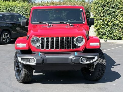 Used 2024 Jeep Wrangler Unlimited Sahara w/ Technology Group AWD/4WD image 3