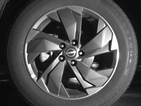 Used 2025 Nissan Rogue SV FWD image 12