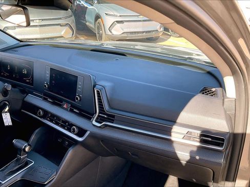 Used 2024 Kia Sportage LX image 18