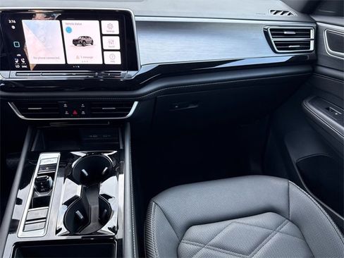 Used 2025 Volkswagen Atlas Cross Sport SE image 13