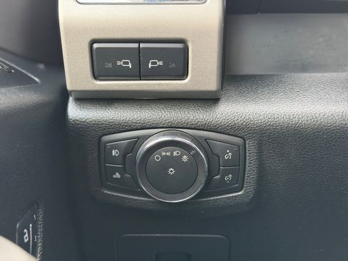 Used 2015 Ford F150 Lariat w/ Equipment Group 502A Luxury image 6