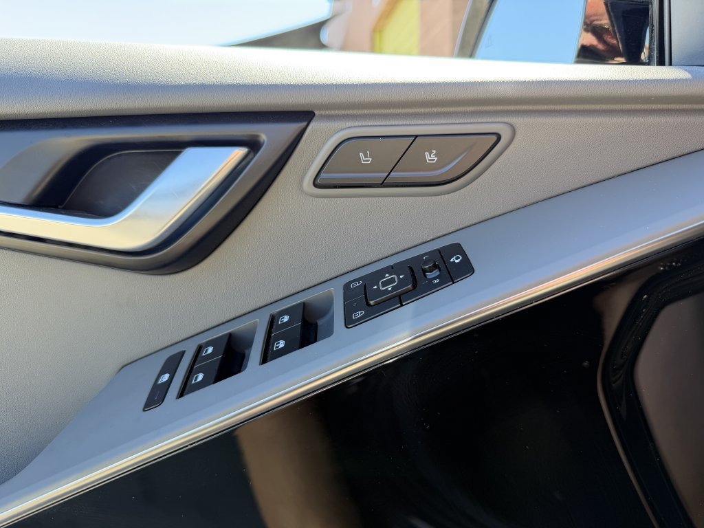 Used 2025 Kia Niro FWD image 30