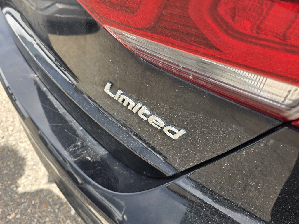 Used 2017 Hyundai Elantra Limited w/ Limited Ultimate Package 05 FWD image 11