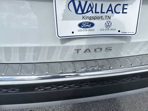 New 2024 Volkswagen Taos SE image 6