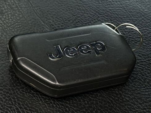 Used 2019 Jeep Wrangler Unlimited Sahara image 26