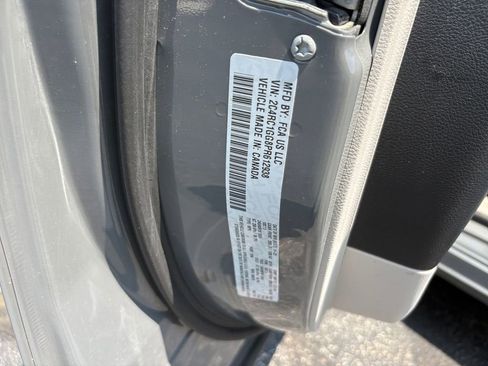 Certified 2023 Chrysler Pacifica Limited image 25