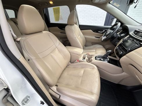 Used 2018 Nissan Rogue SL w/ Premium Package FWD image 26