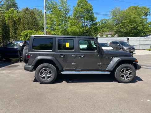 Used 2022 Jeep Wrangler Unlimited Sport AWD/4WD image 4