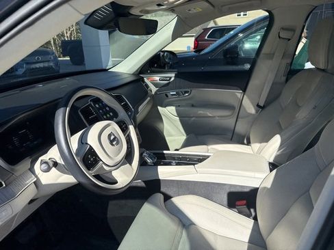 Used 2025 Volvo XC90 T8 Ultra w/ Protection Package Premier image 3