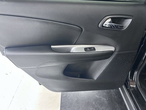 Used 2019 Dodge Journey SE FWD image 25