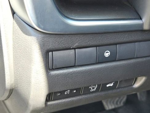 Used 2025 Nissan Rogue SV FWD image 17