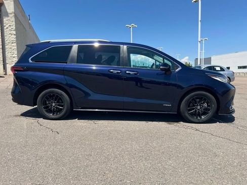Used 2021 Toyota Sienna Limited AWD/4WD image 7