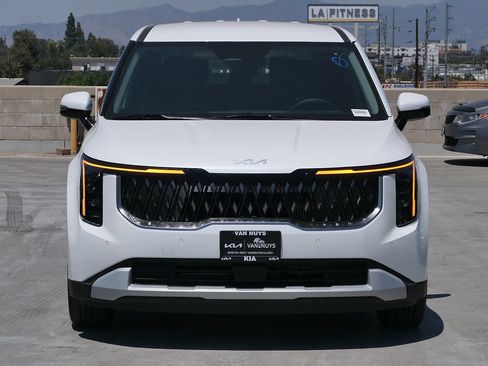 New 2026 Kia Carnival LXS FWD image 5