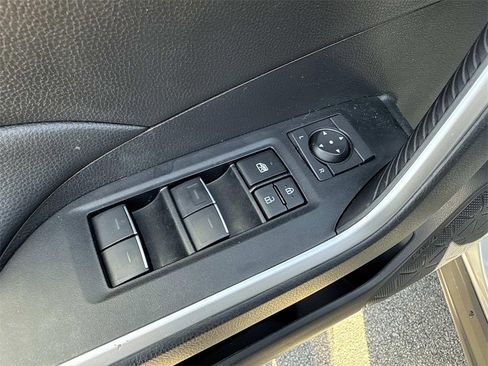 Used 2025 Toyota RAV4 XLE image 12