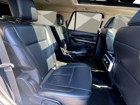 Used 2023 Ford Expedition XLT image 27