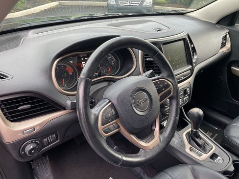 Used 2017 Jeep Cherokee Limited image 28