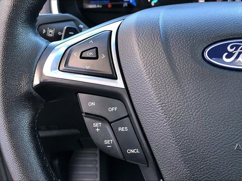 Used 2019 Ford Edge SEL AWD/4WD image 16