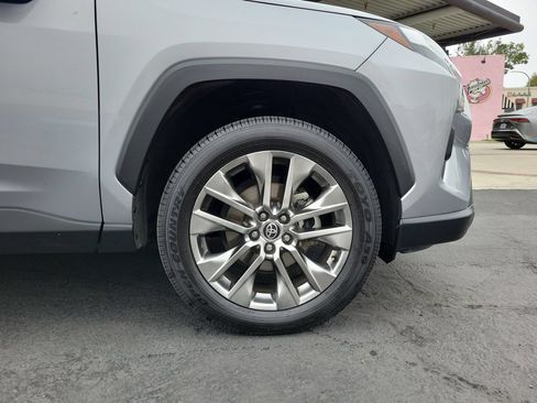 Used 2022 Toyota RAV4 XLE Premium FWD image 9