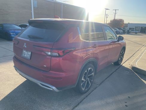 Used 2024 Mitsubishi Outlander SE image 3