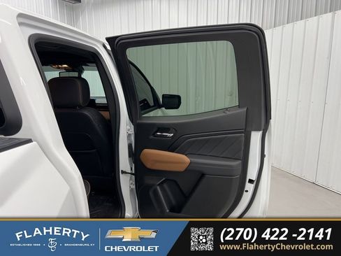 Used 2024 GMC Canyon AT4 w/ Canyon Safety Plus Package AWD/4WD image 12